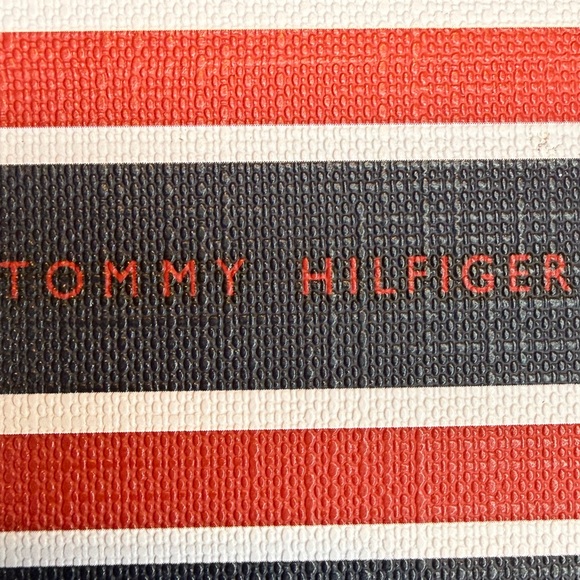 TOMMY HILFIGER WOMEN’S LARGE STRIPE ZIP WALLET - Picture 9 of 16
